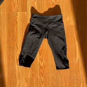 Lululemon size 4 crop with ruching and cutout detail